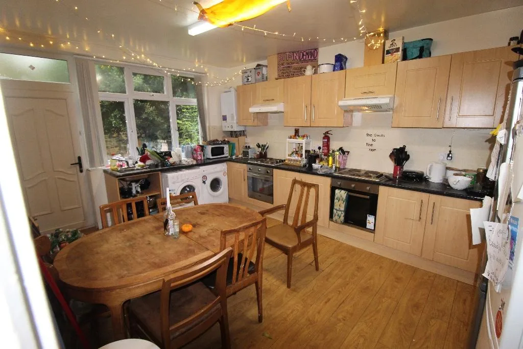 9 bedroom terraced house for rent