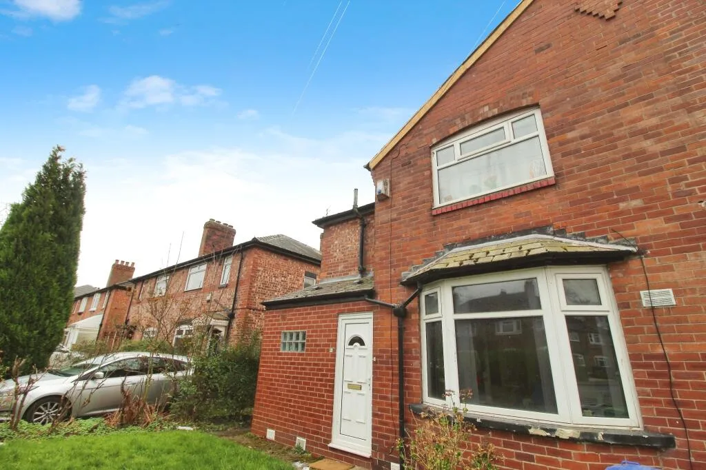 4 bedroom semi-detached house for rent