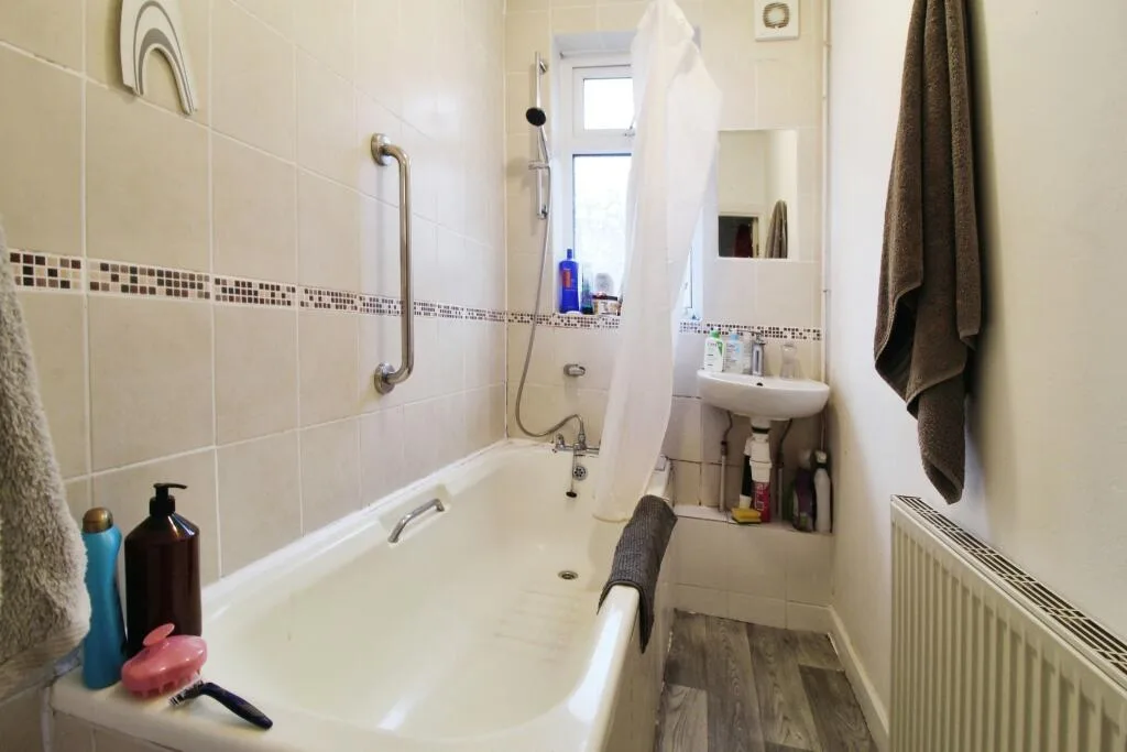 4 bedroom semi-detached house for rent