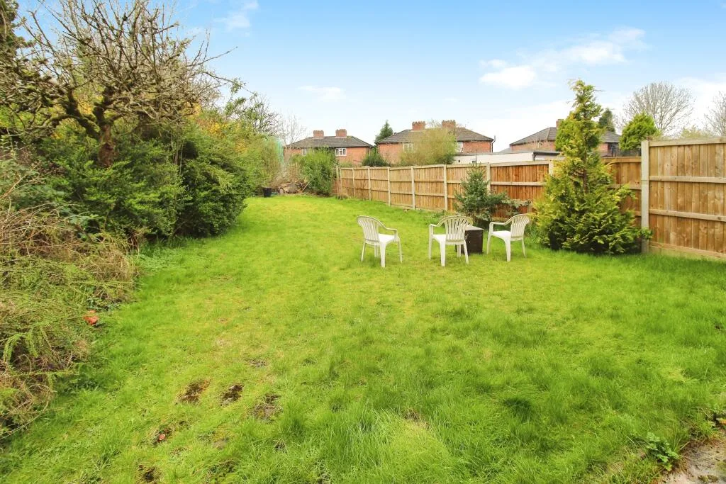 4 bedroom semi-detached house for rent