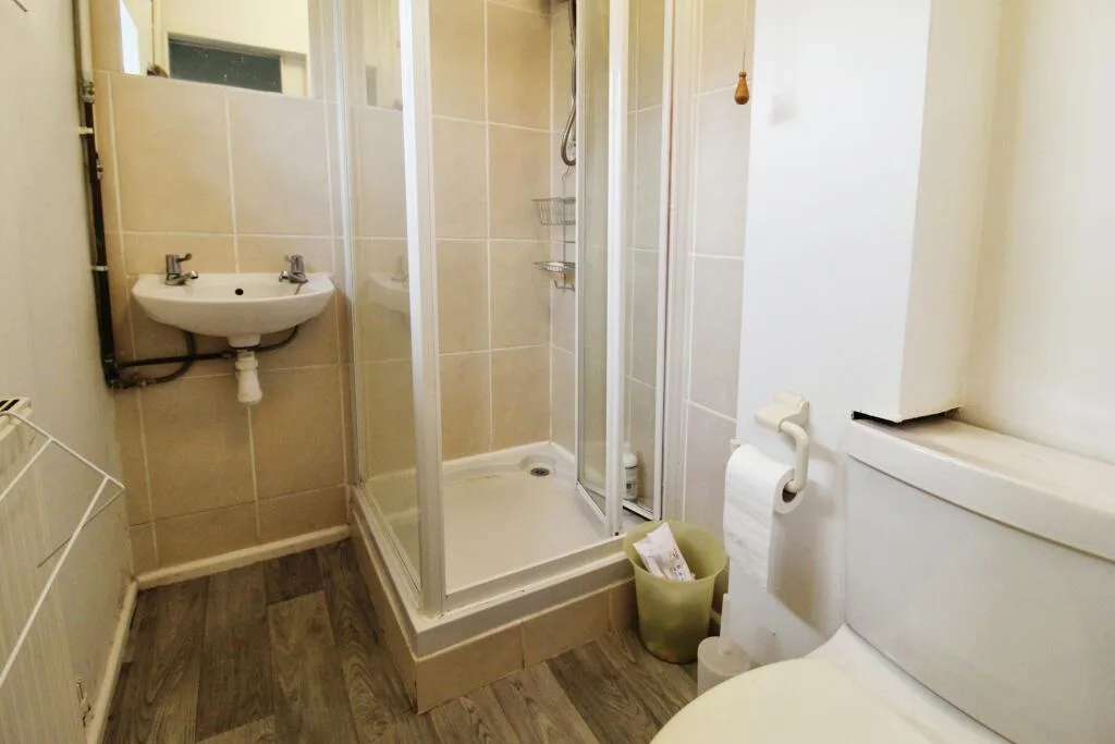 4 bedroom semi-detached house for rent