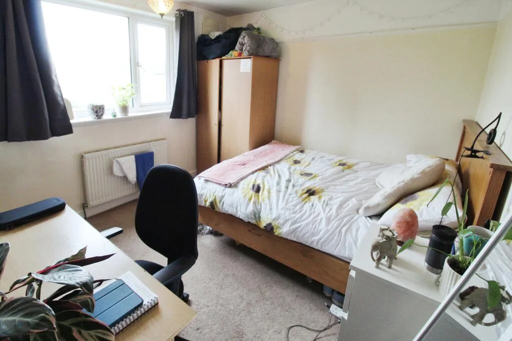 4 bedroom semi-detached house for rent