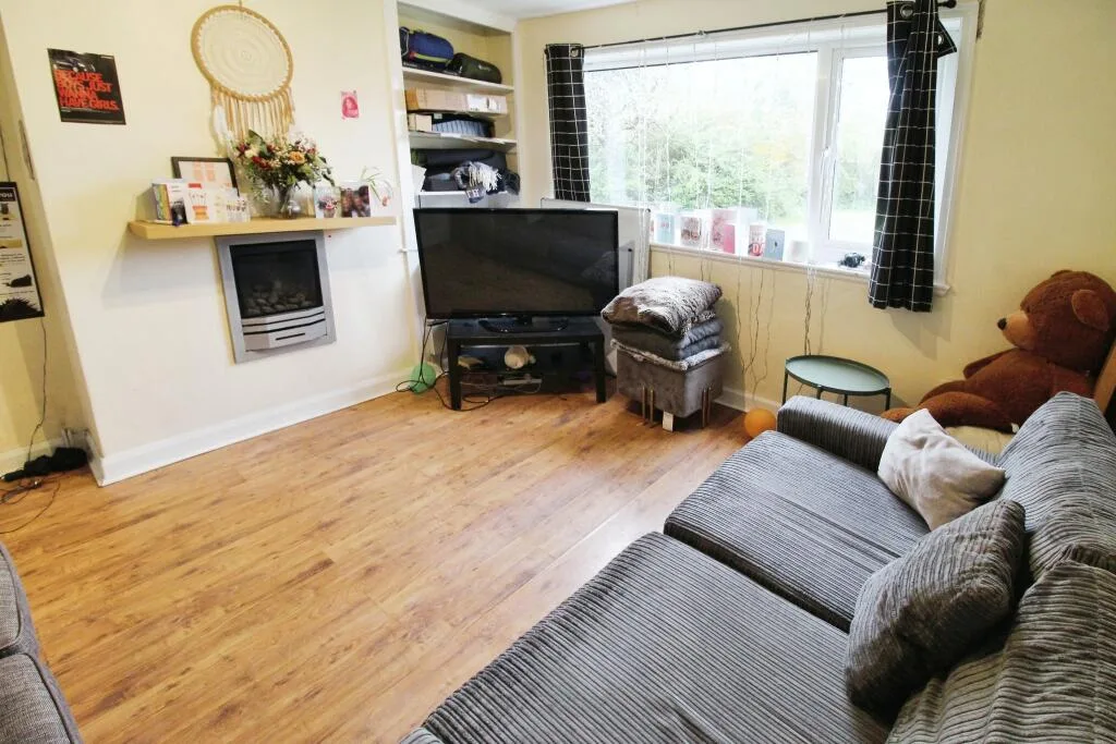 4 bedroom semi-detached house for rent