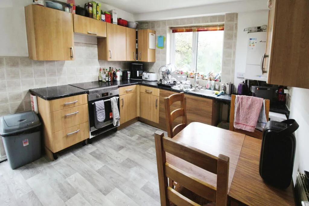 4 bedroom semi-detached house for rent
