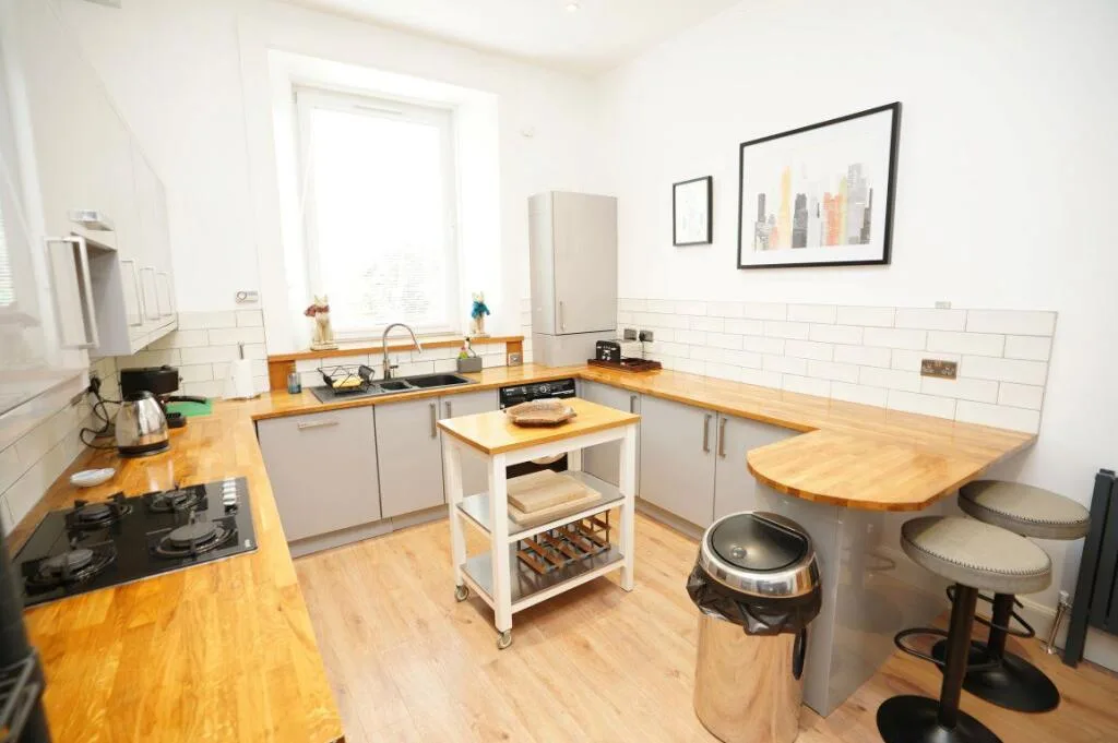 3 bedroom flat for rent