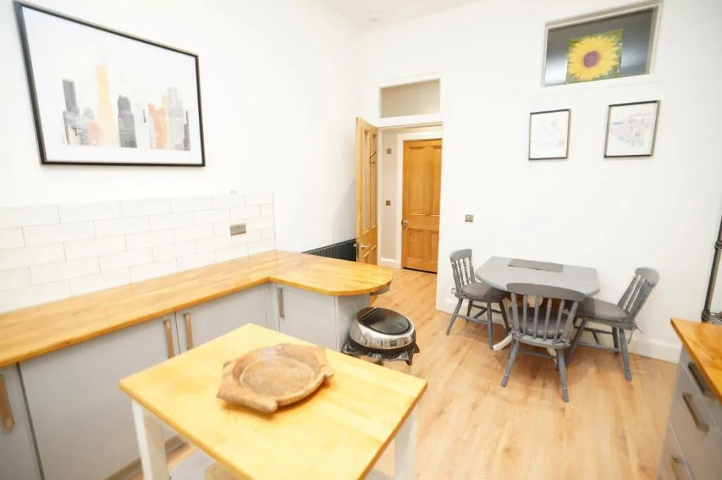 3 bedroom flat for rent