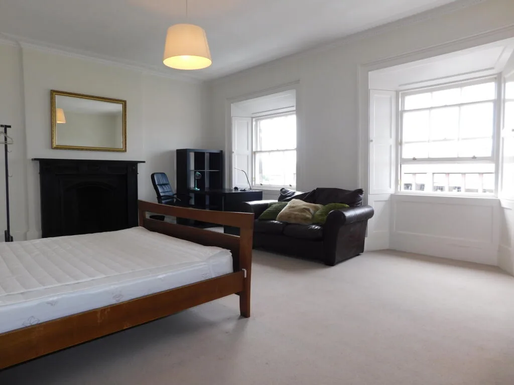 4 bedroom flat for rent