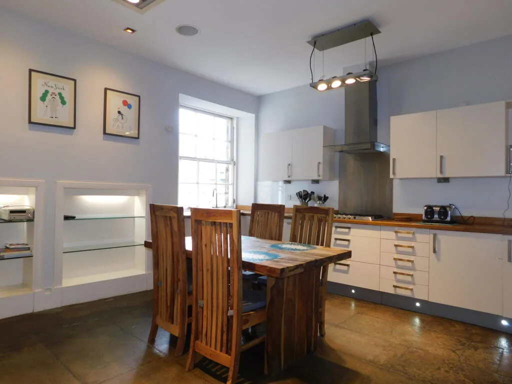 4 bedroom flat for rent
