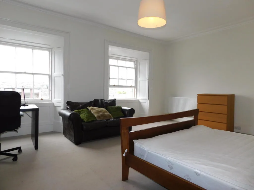 4 bedroom flat for rent