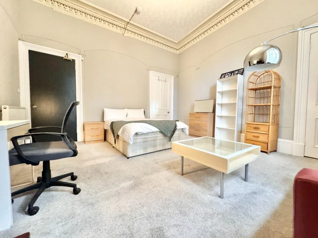 4 bedroom flat for rent