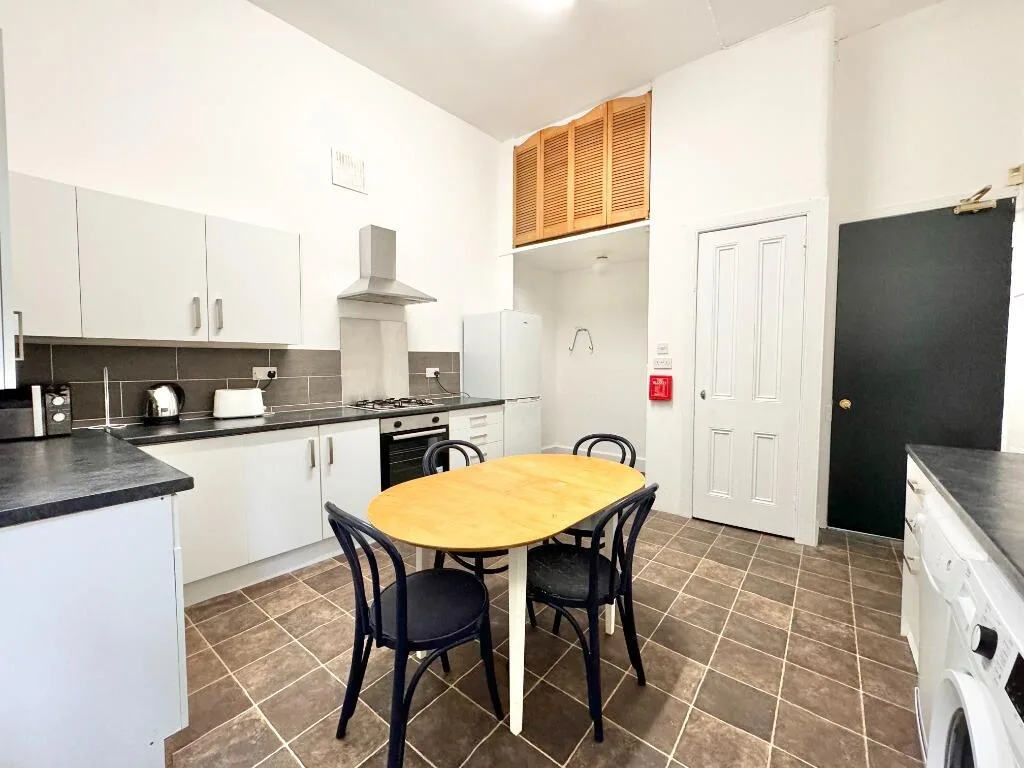 4 bedroom flat for rent