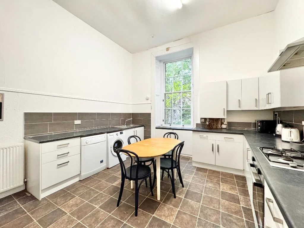 4 bedroom flat for rent
