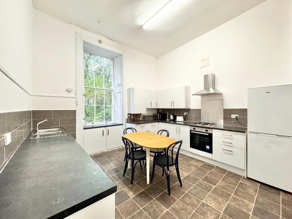 4 bedroom flat for rent