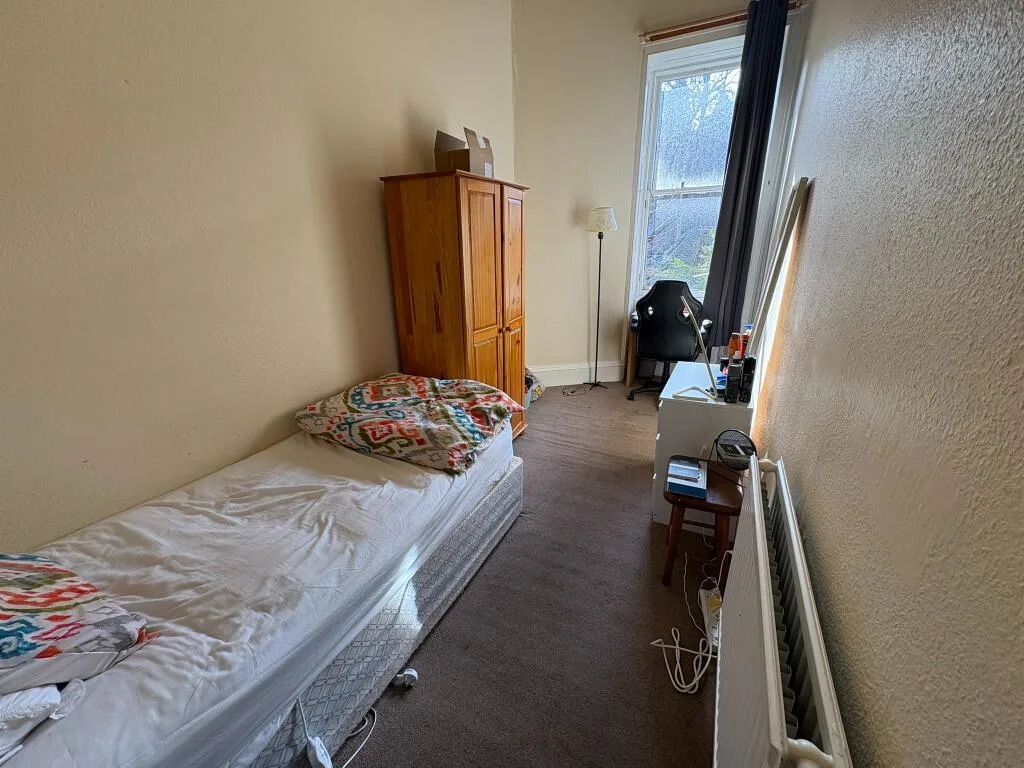 5 bedroom flat for rent