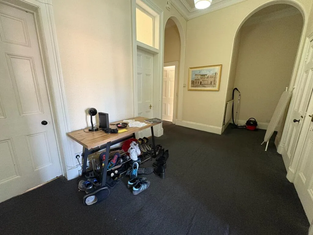 5 bedroom flat for rent