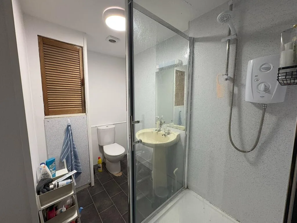 5 bedroom flat for rent