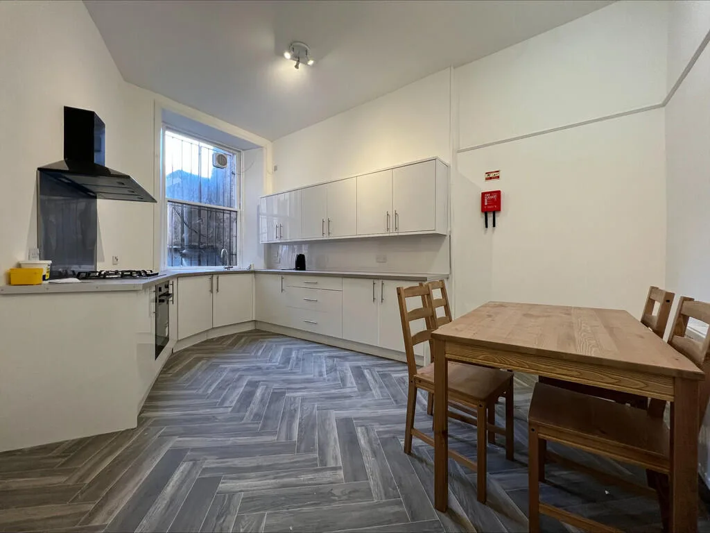 4 bedroom flat for rent