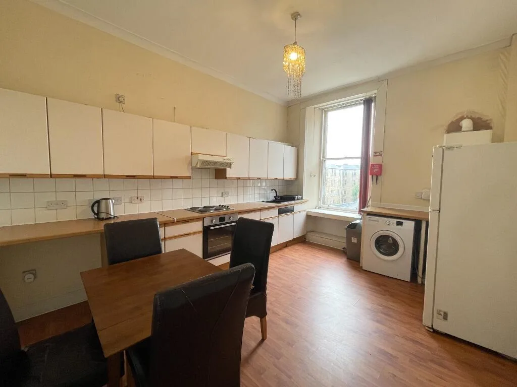 4 bedroom flat for rent