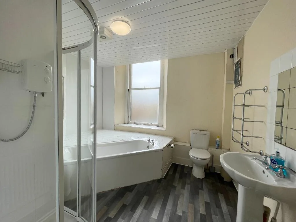 4 bedroom flat for rent