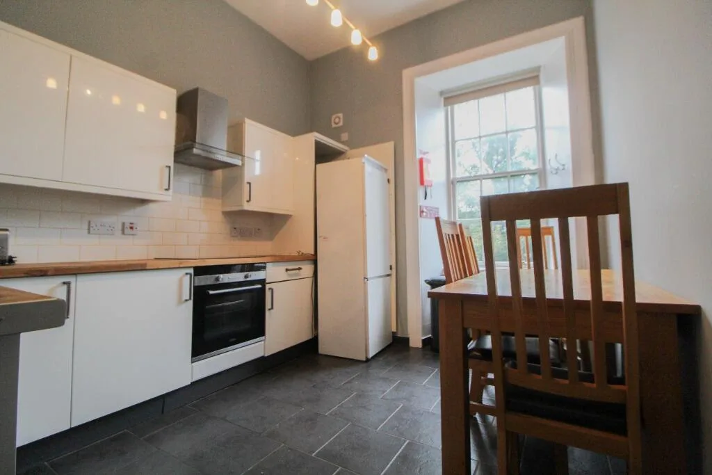 4 bedroom flat for rent