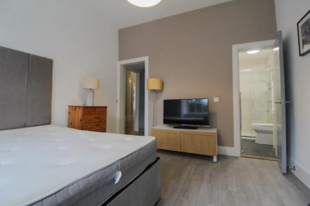 4 bedroom flat for rent