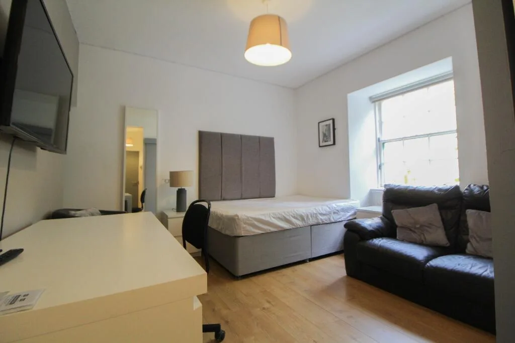 4 bedroom flat for rent