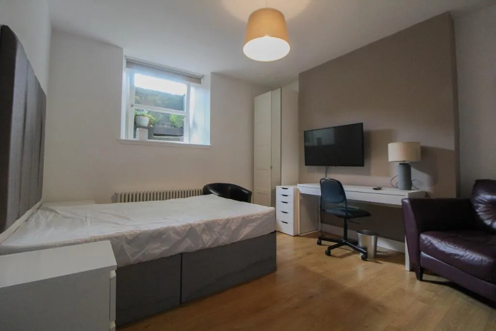 4 bedroom flat for rent
