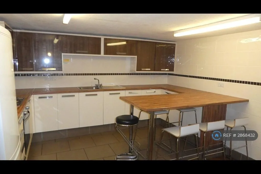 5 bedroom flat for rent