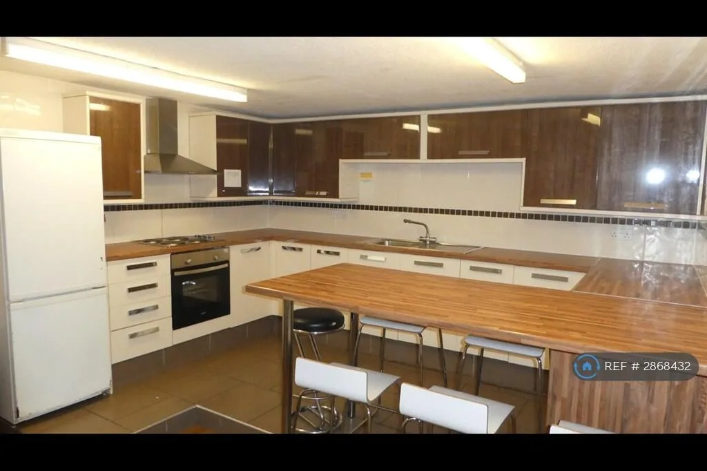5 bedroom flat for rent