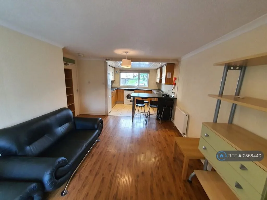 4 bedroom flat for rent