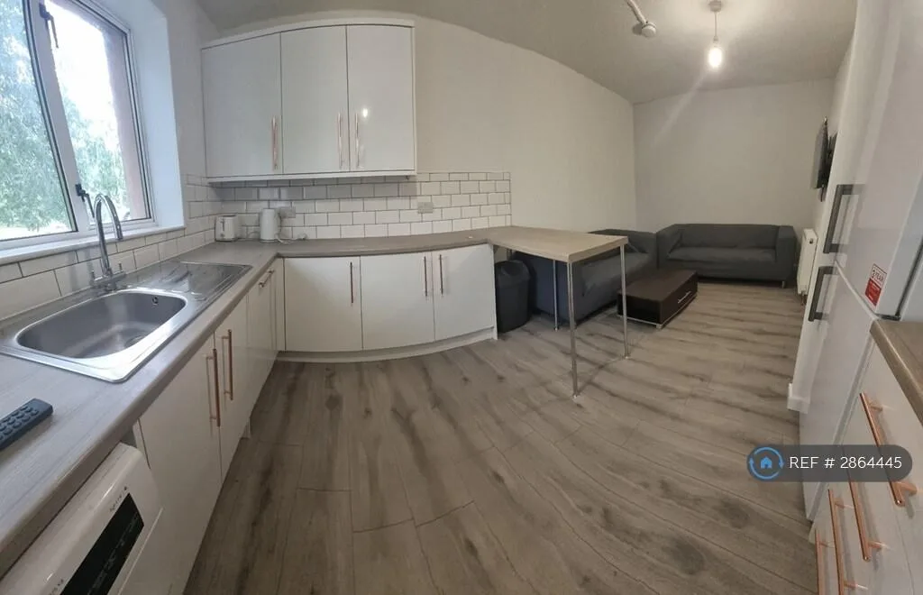 4 bedroom flat for rent