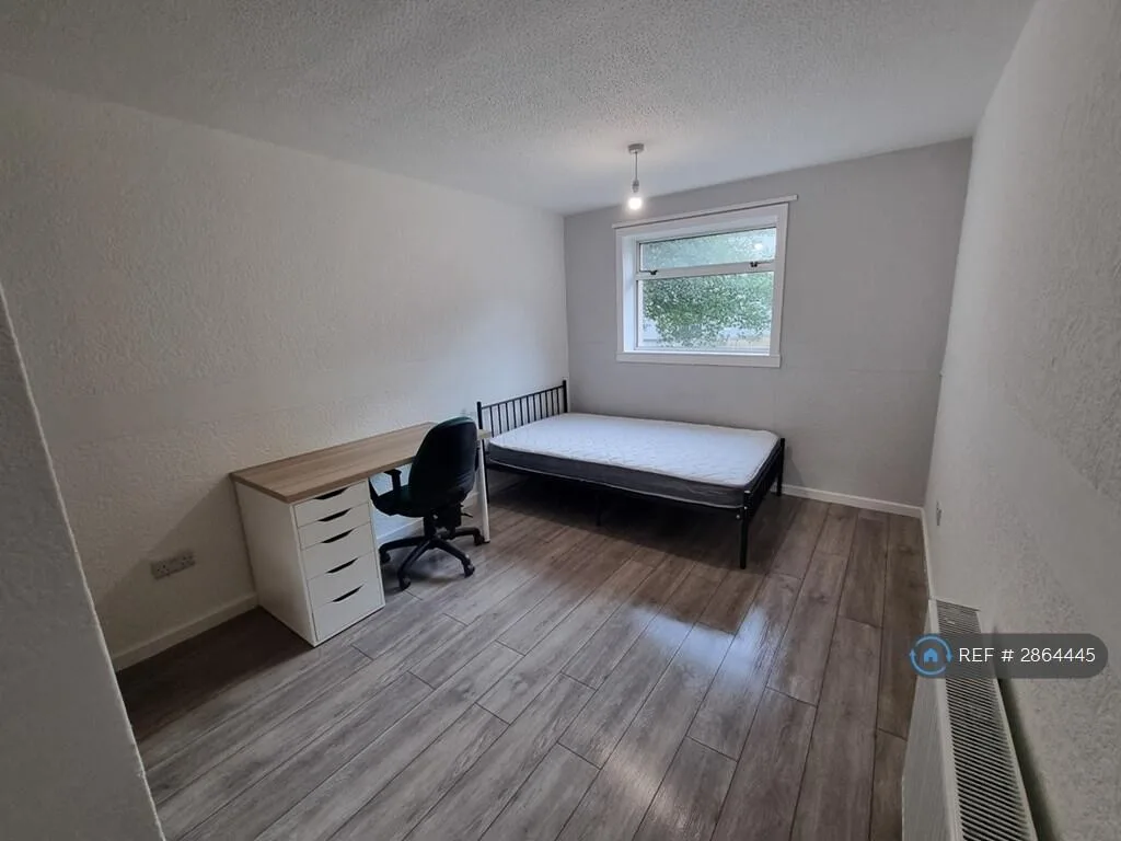 4 bedroom flat for rent
