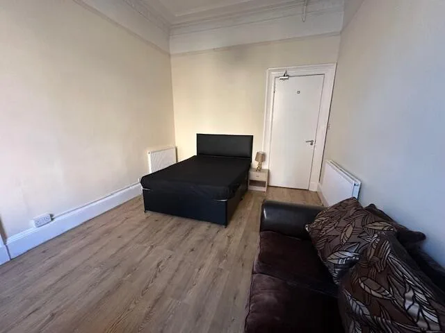 4 bedroom house of multiple occupation for rent