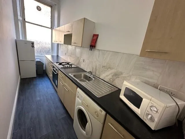 4 bedroom house of multiple occupation for rent