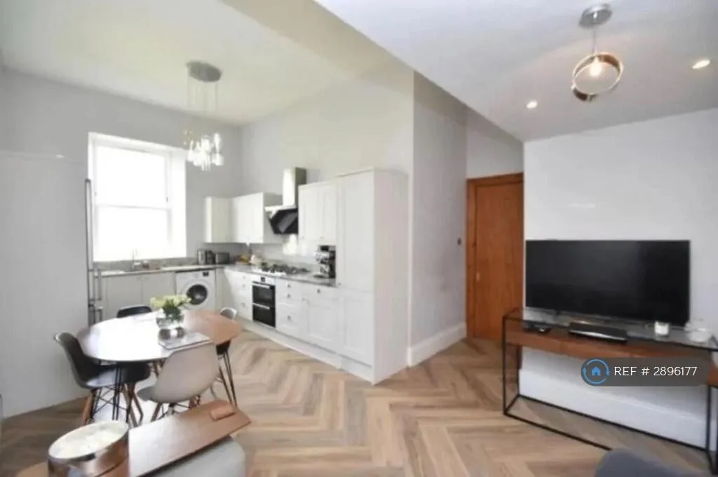 6 bedroom flat for rent