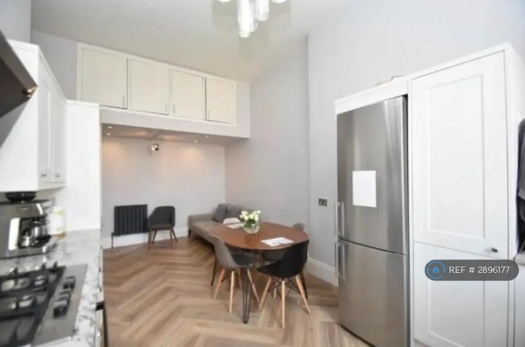 6 bedroom flat for rent