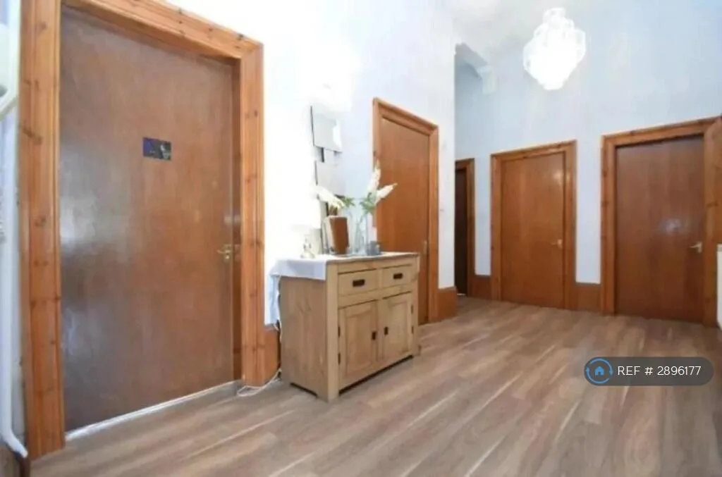 6 bedroom flat for rent