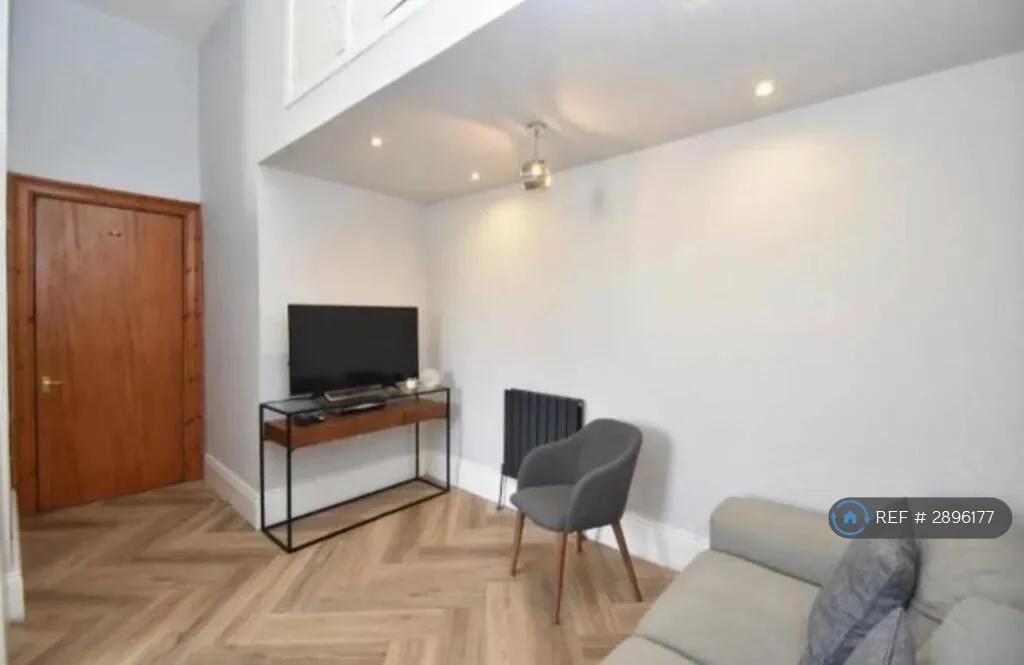 6 bedroom flat for rent
