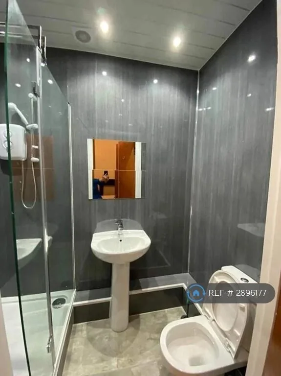 6 bedroom flat for rent