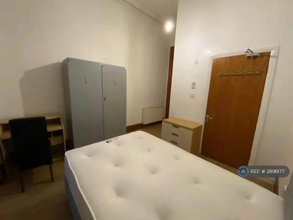 6 bedroom flat for rent
