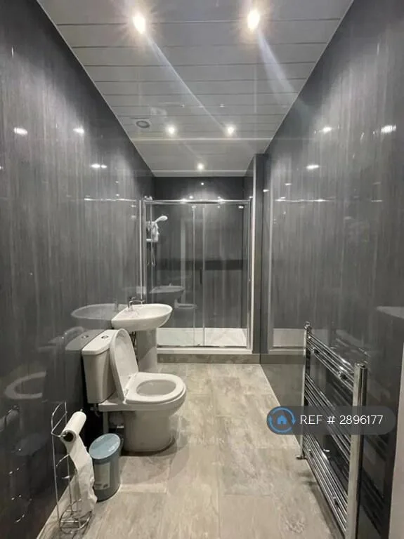 6 bedroom flat for rent