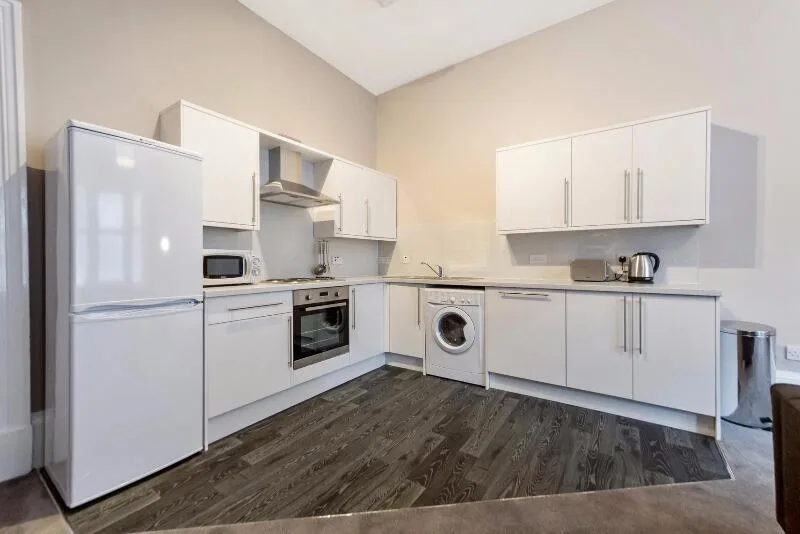 5 bedroom flat for rent
