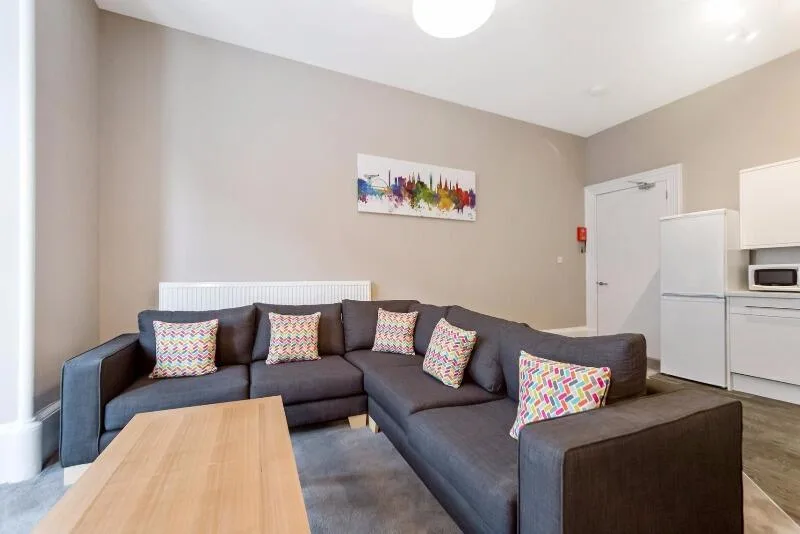 5 bedroom flat for rent