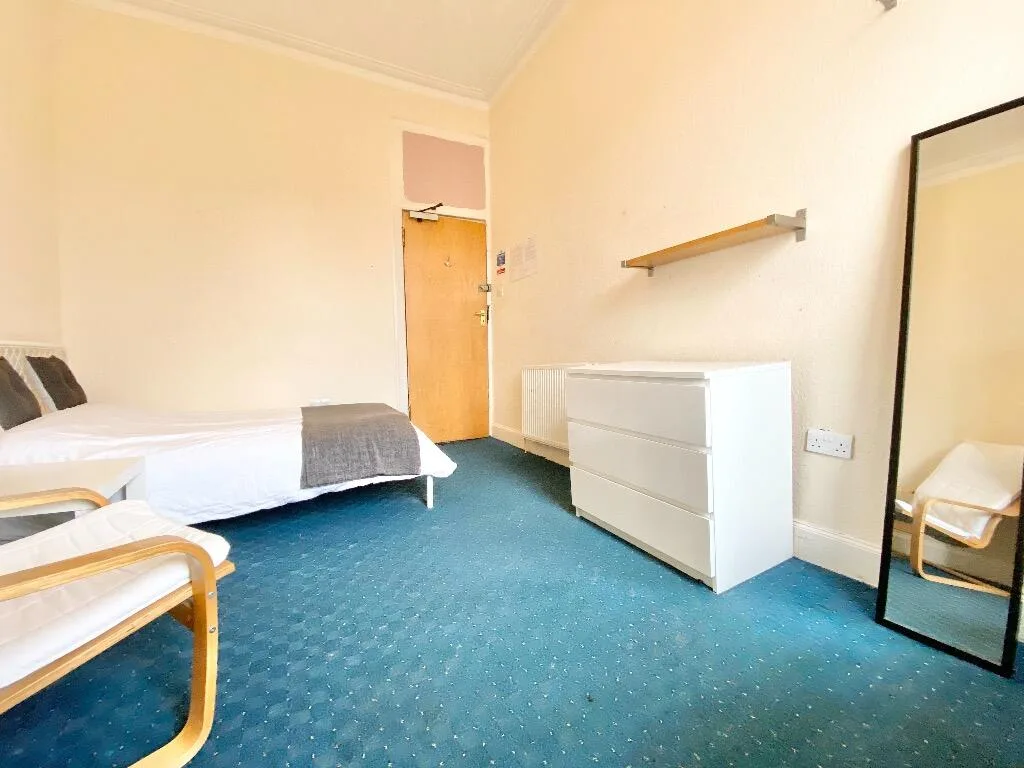4 bedroom flat for rent
