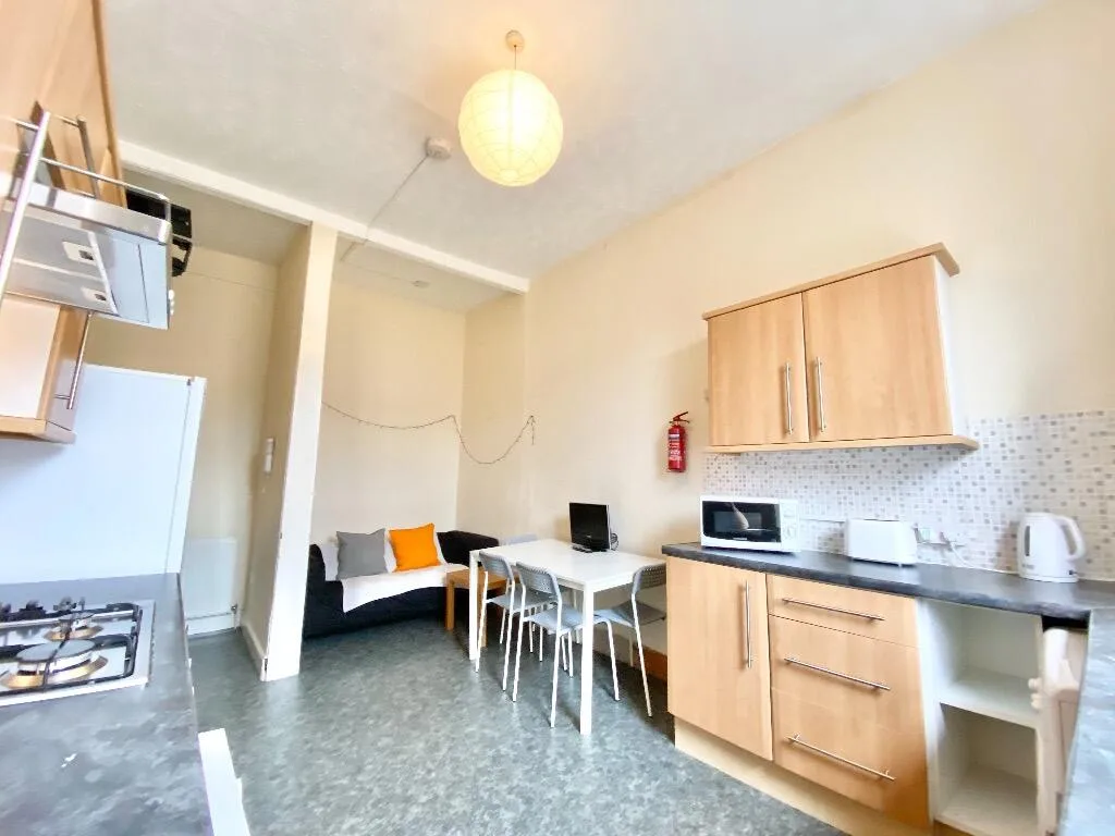 4 bedroom flat for rent