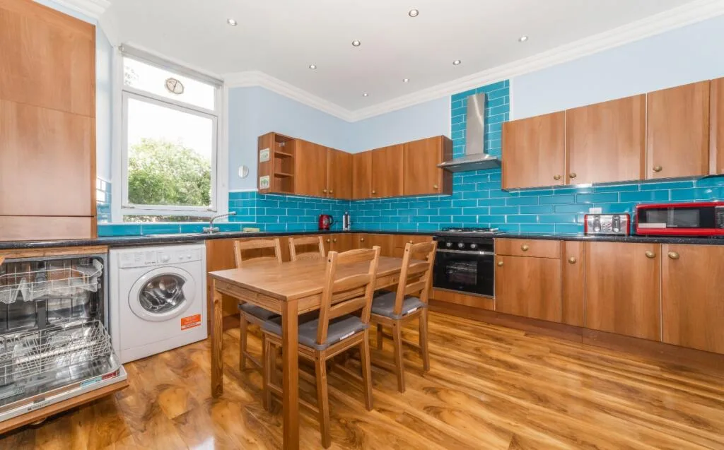 4 bedroom flat for rent