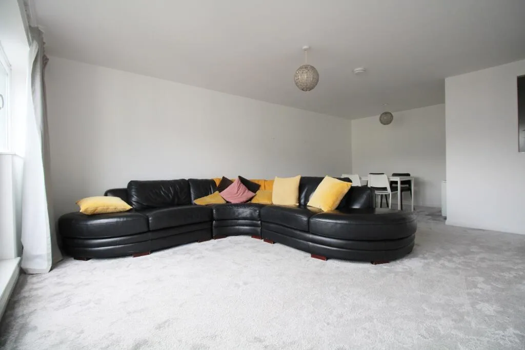 3 bedroom flat for rent