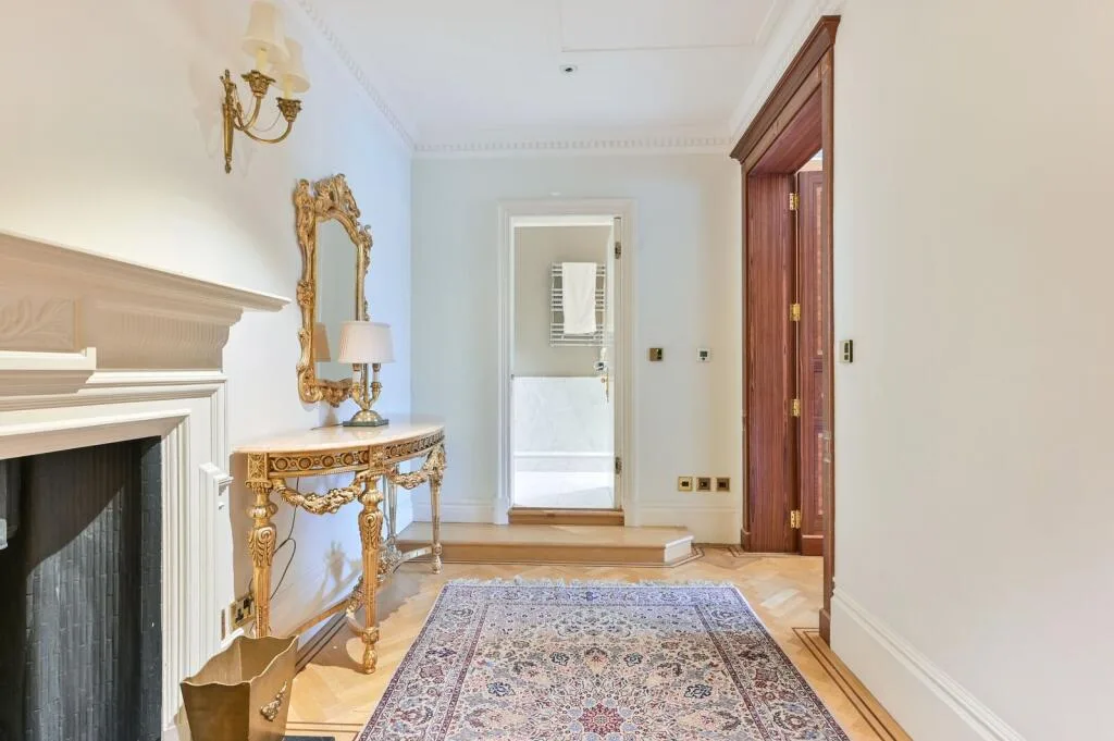 5 bedroom flat for rent