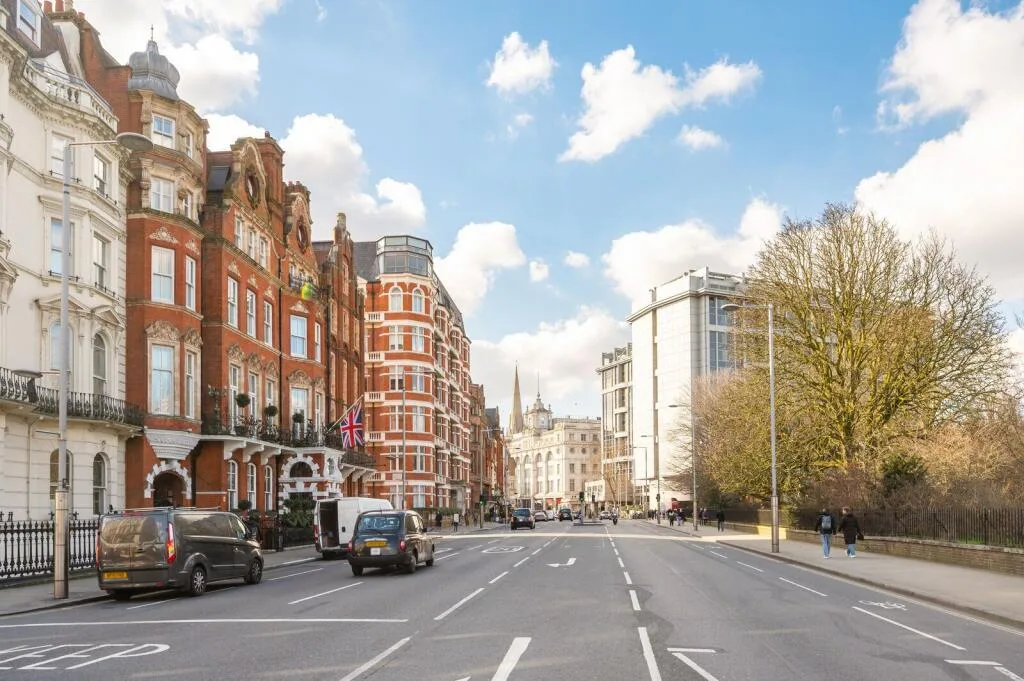 5 bedroom flat for rent