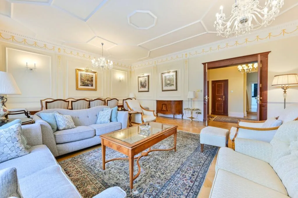 5 bedroom flat for rent